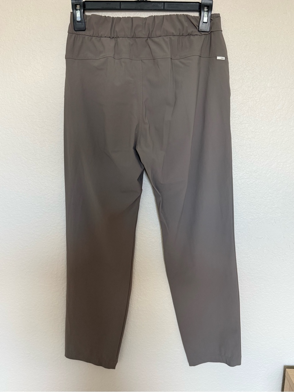 Vuori Women's Cropped Performance Pants in Olive Taupe